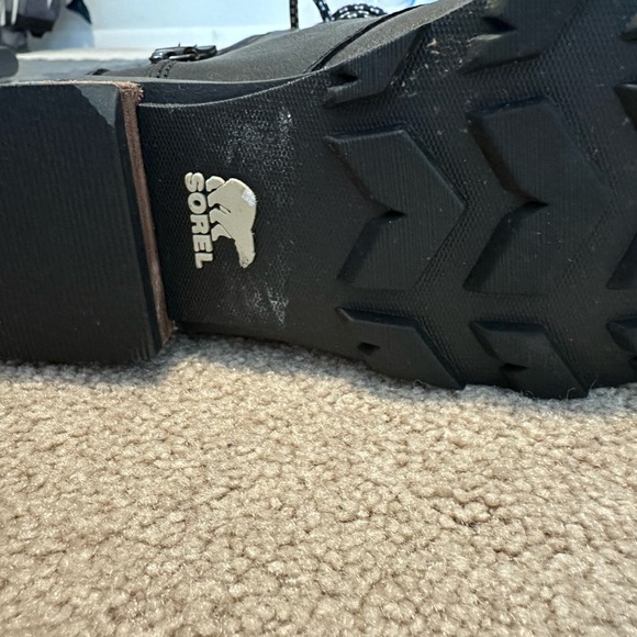 Sorel waterproof winter boots! Worn once! In box. - Picture 4 of 5